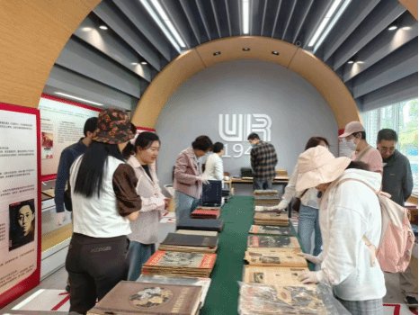 图书馆负责人领学汇报