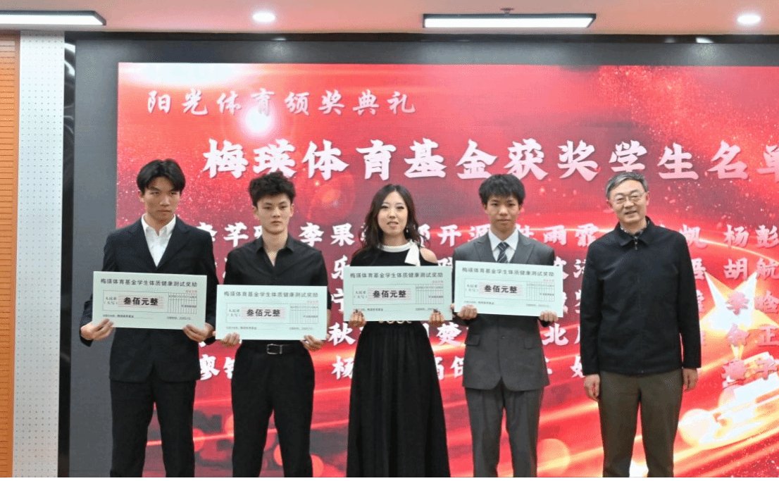 活动以一条暖场视频拉开帷幕