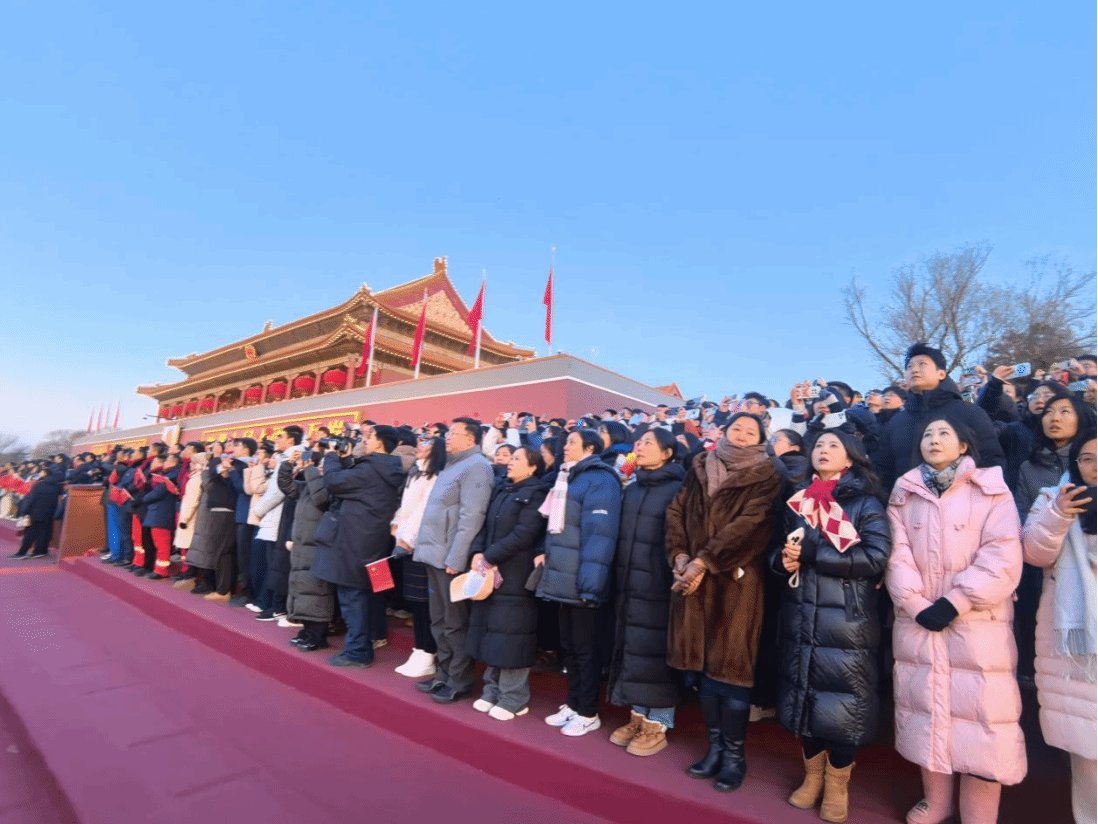 举行新年首场升旗仪式