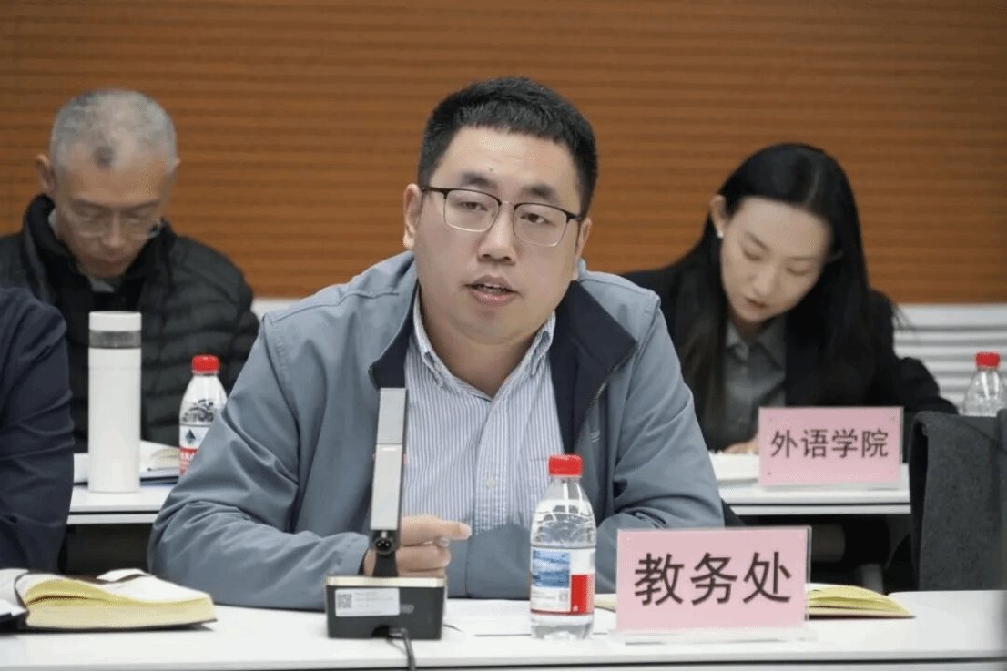 会议由崔国贤主持